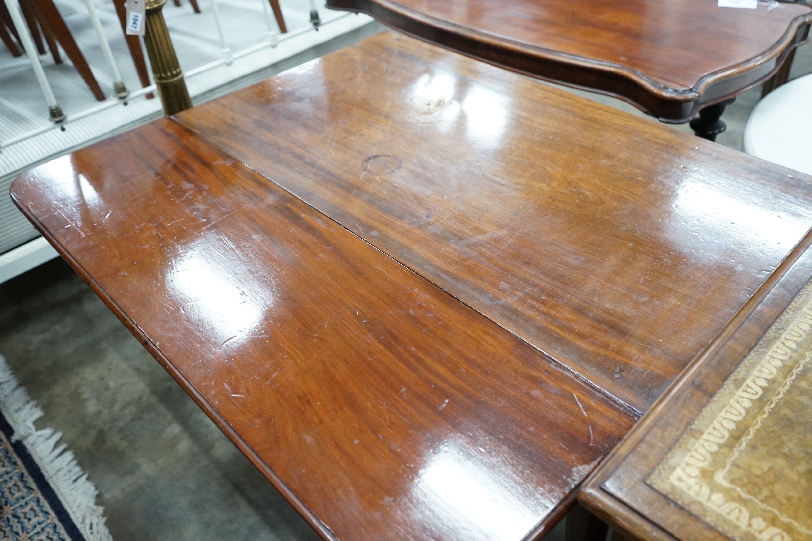 A Regency mahogany Pembroke table, width 98cm, depth 52cm, height 72cm